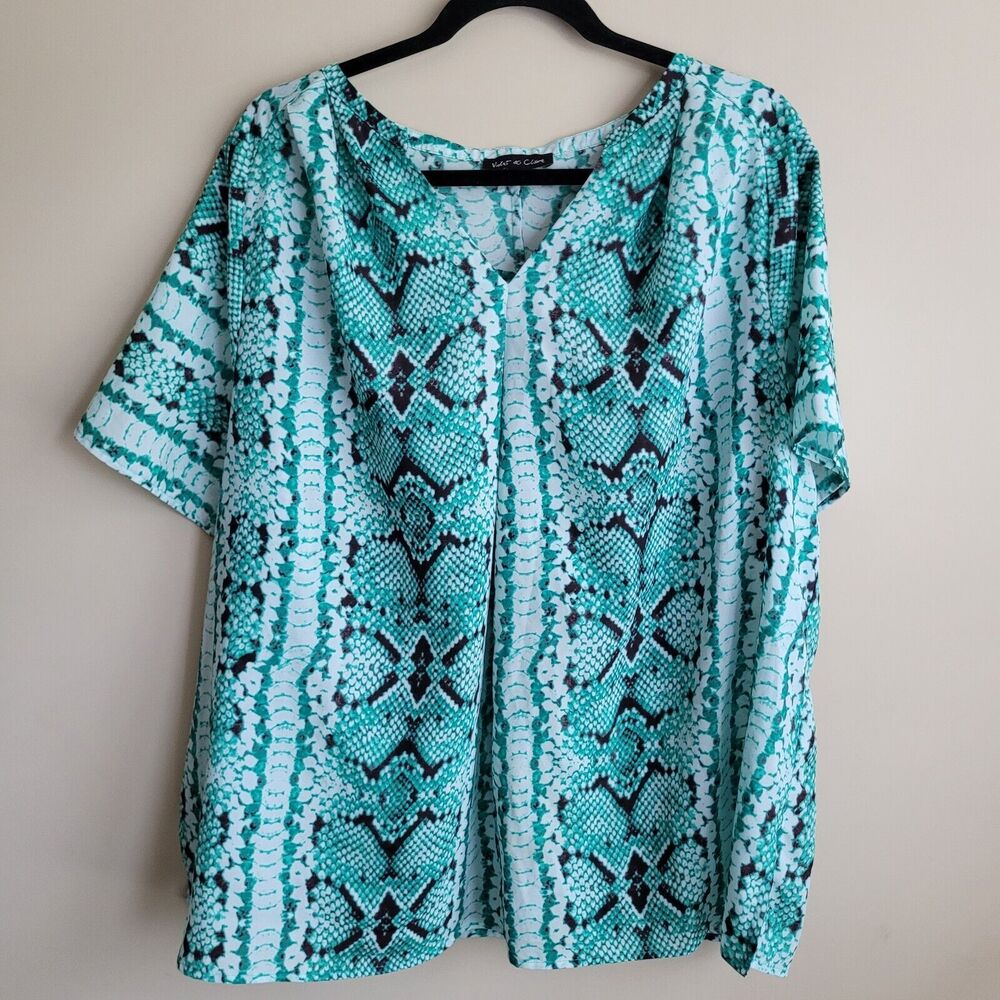 Violet & Claire Womens Blouse Plus Size 2x Green Snakeskin Print Short Sleeves